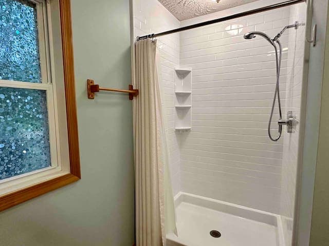 Spacious recently renovated shower
