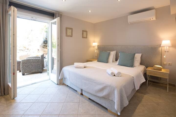 Bedroom 1: On the lower level, with hybrid twin/double beds. When in double bed configuration a thick, foam mattress top lies on top for maximum comfort.