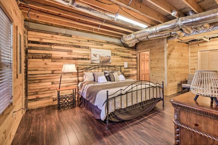 Bedroom 3 | King Bed | Futon | Lower Floor