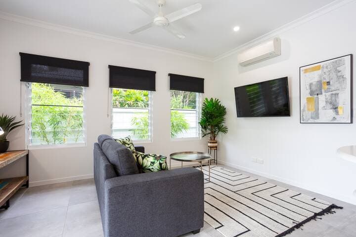 Airconditioned living room with WiFi and Netflix equipped big screen smart TV. We set up a single rollaway bed when needed in this space