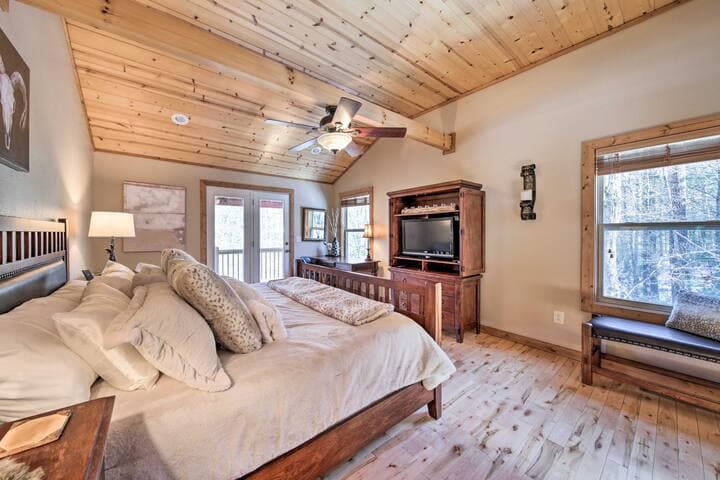 Bedroom 2 | King Bed | Upper Floor