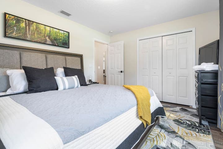 2nd bedroom also has a King size bed and television for streaming.