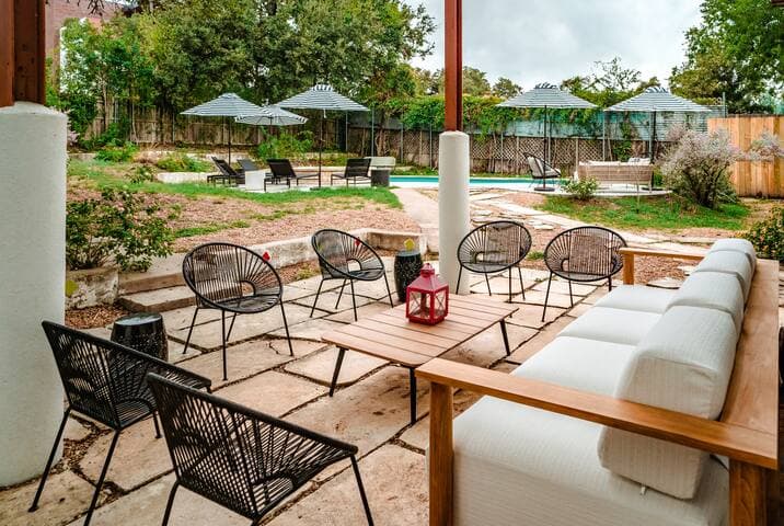 Eclectic Home + pool, hot tub - 7 min to downtown