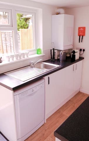 Central+Uni | Kitchen+Garden+WFH | Rail Station