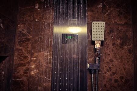 Ensuite Bath | Shower Temperature Control Digital temperature display lets you easily set and monitor your ideal shower warmth for a comfortable, personalized experience every time. Simple and modern control right at your fingertips.