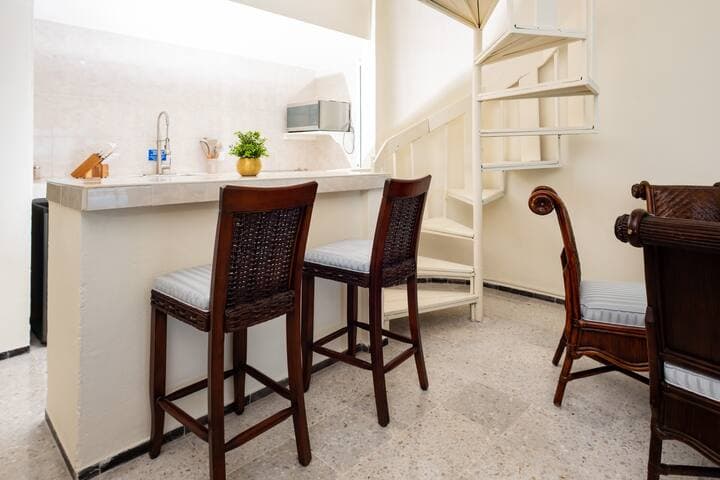 Additional dining seating at bar. Total dining for 7 people.