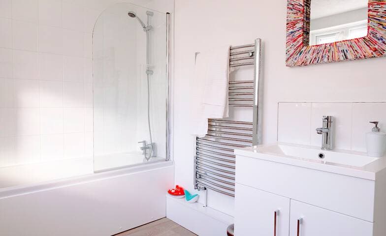 Central+Uni | Kitchen+Garden+WFH | Rail Station