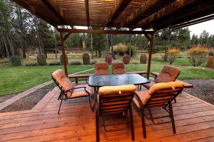 Riverfront,Hot Tub,Cali King, Canoe, Paddle Boards