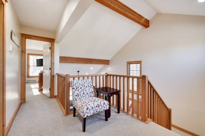 Pocono Mountain Home , Hot Tub- 1 Mile to Skiing!