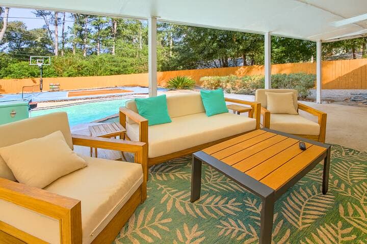 Hot Tub + Nespresso Bar + Spa