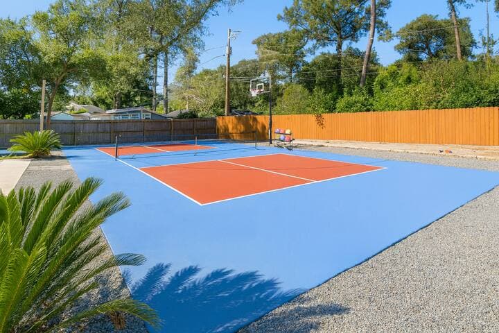 Hot Tub + Nespresso Bar + Spa