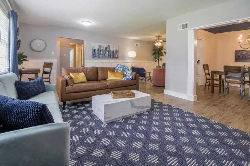 Game Room - 100 inch projector - By Marsh