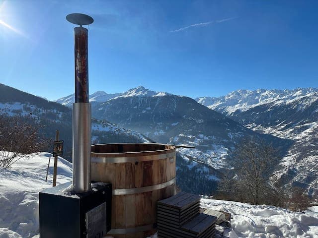 Wood-fired Nordic hot bath