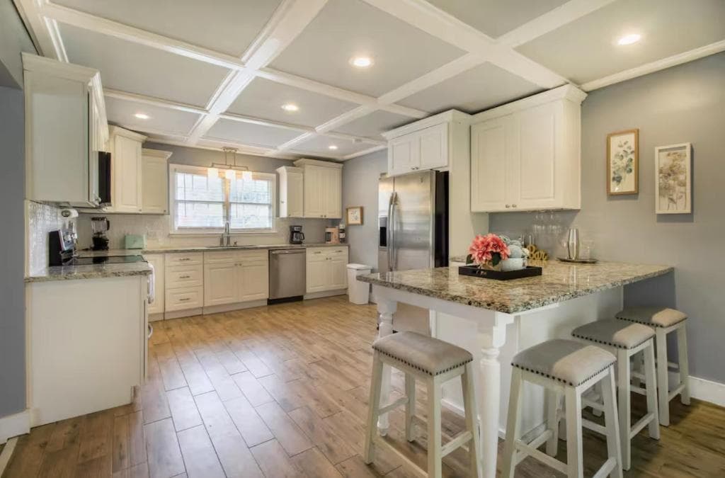 Game Room - 100 inch projector - By Marsh