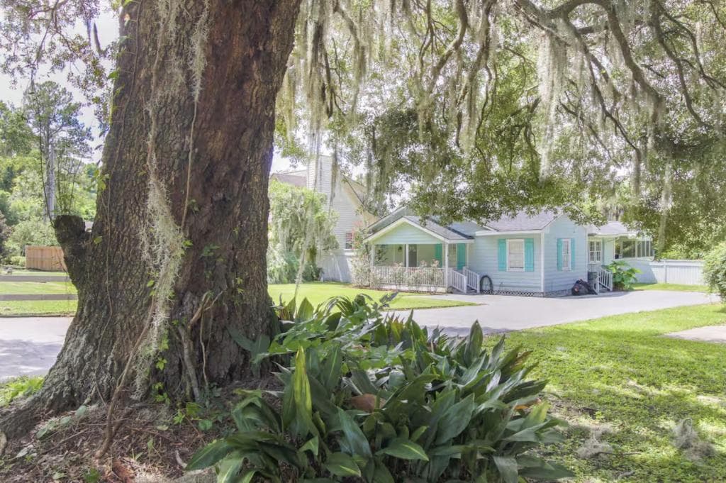 Game Room - 100 inch projector - By Marsh