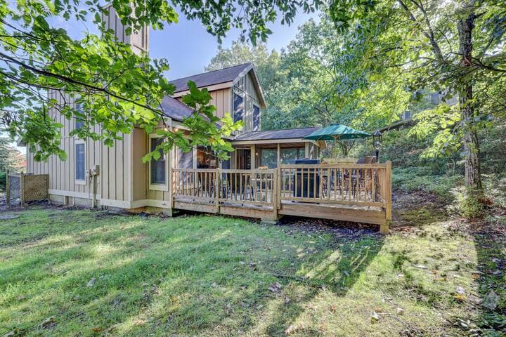 Pocono Mountain Home , Hot Tub- 1 Mile to Skiing!