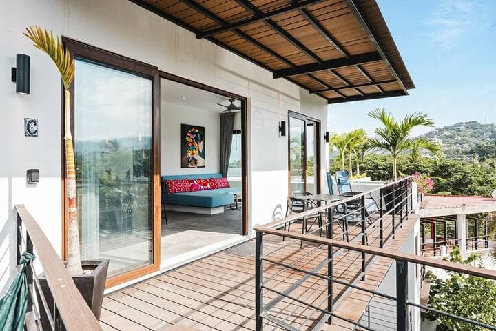 Luxe Penthouse; 2 Pools, Ocean Views at Casa Yaka