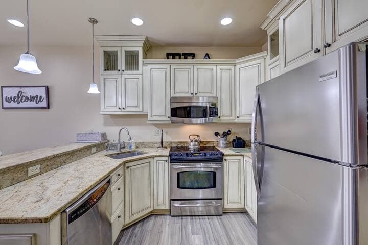 Pocono Retreat -1 Mile to Lake and Skiing!