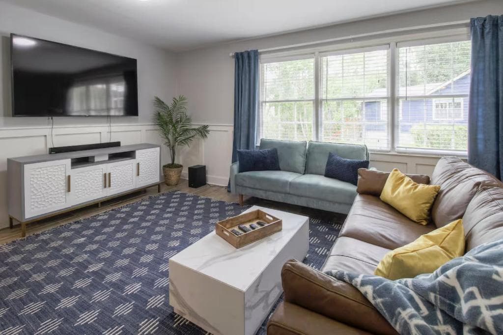 Game Room - 100 inch projector - By Marsh